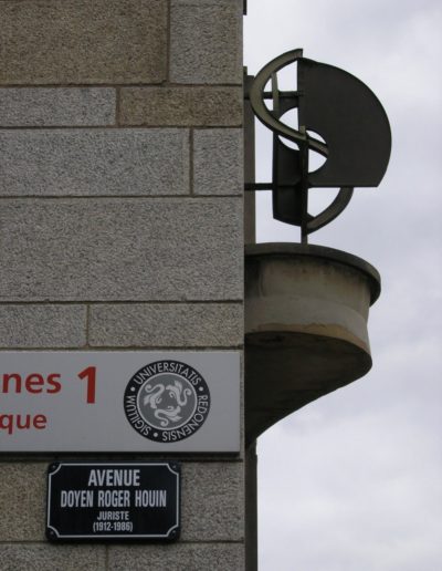 Geometric structure, copper and brass, 1960, Faculté de Droit, rue Jean Macé