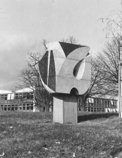 Stela, polychrome granite, 1966, Lycée La Colinière, Nantes