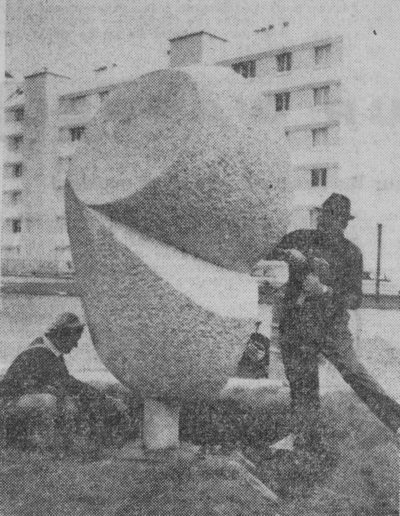 Collège Henri Wallon, 1968, Lanester – Kerguiduf, granite cutter