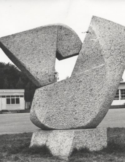 Sculpture, granite, 1971, Collège Tanguy Prigent, St-Martin-des-Champs, Morlaix