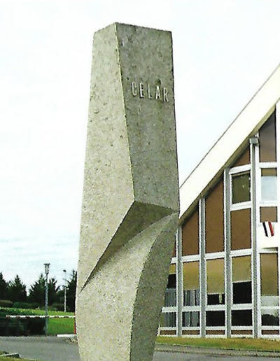Stela, granite, 1973, CELAR, Bruz (now the DGA Maîtrise de l’information)