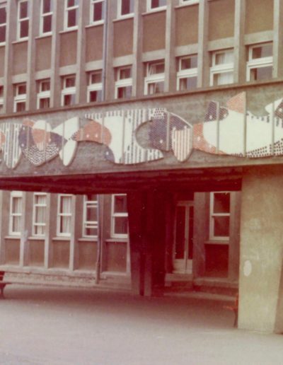 Collège Jacques Prévert  Guingamp – linteau en mosaïque – 1973