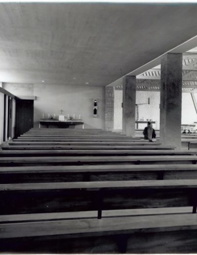 Église Saint-Yves –  Nef latérale avec confessionnaux